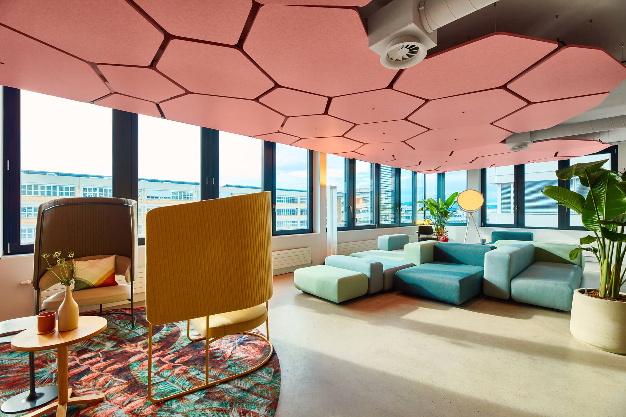 Een afbeelding van een kantooromgeving waar akoestiek is toegepast van Impact Acoustic op de website van Akoestiekspecialist.